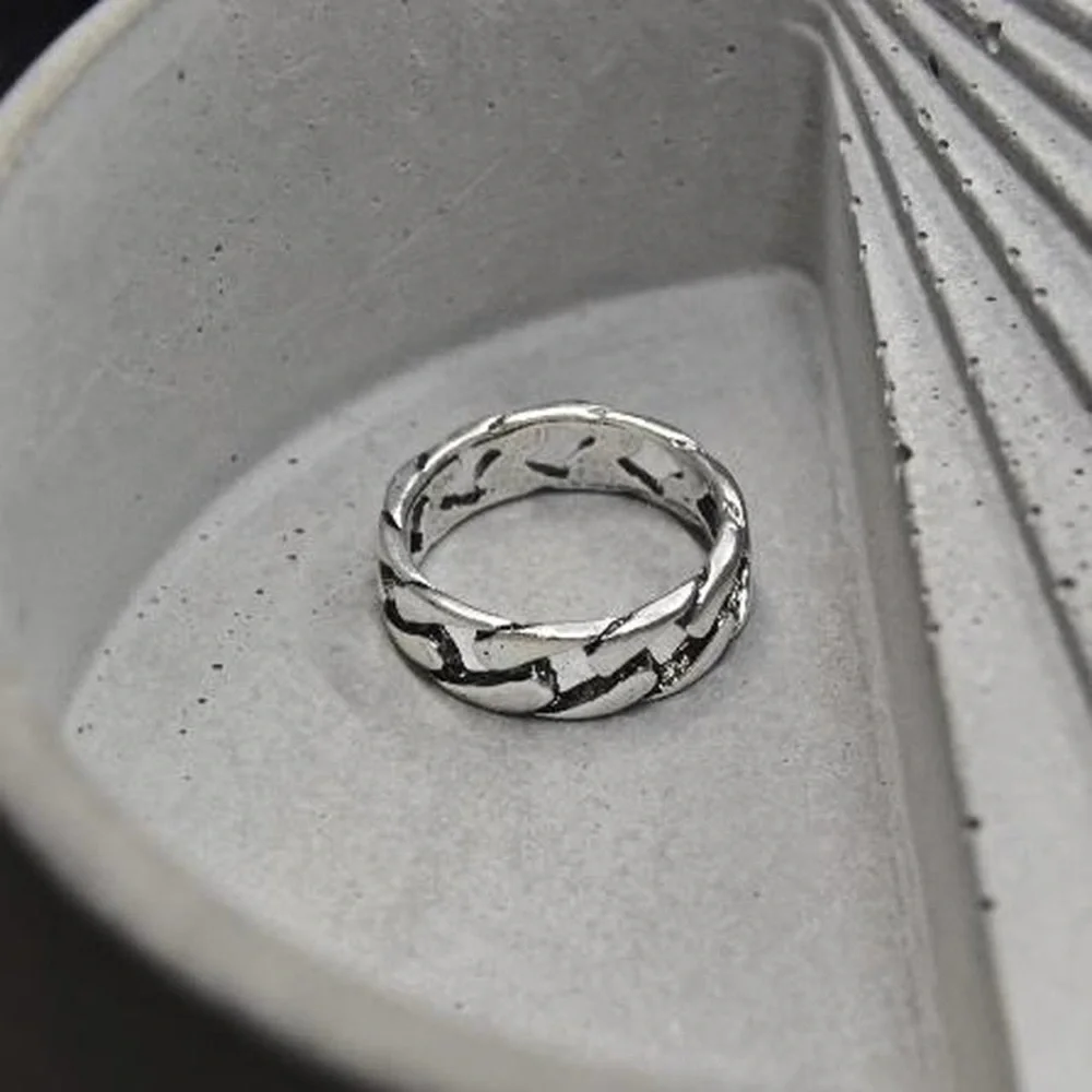 Edgy Flat Chain Ring